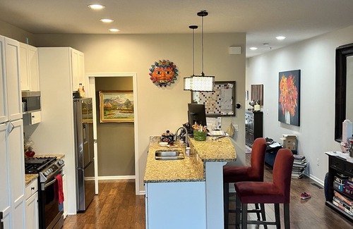 Deephaven House | Furnished Townhouse in Minnetonka for flexible term. Furnished or unfurnished