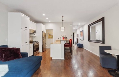 Deephaven House | Furnished Townhouse in Minnetonka for flexible term. Furnished or unfurnished