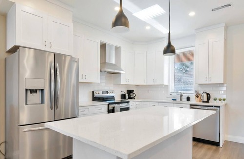 Walkerville Apartment | GLOBALSTAY . New Townhomes 16 Guests, BBQ, Parking
