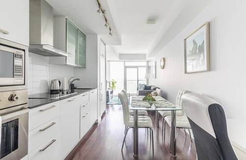 Toronto Entertainment District Condo | GLOBALSTAY. Unbeatable 53 Floor CN Tower view