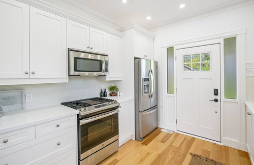 Ridgeway House | GORGEOUS WATERFRONT in Ridgeway/Crystal Beach! JUST RENOVATED & REOPENED!