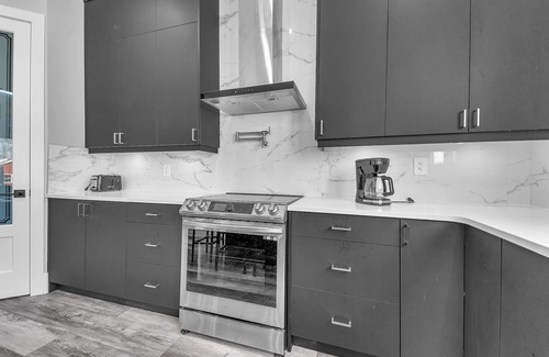 Grand Bend Cottage | Grand Bend Modern Living Cottage: Luxury Central Beach House!