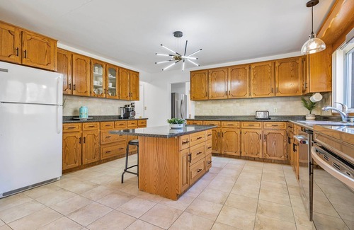 Tiny House | Grandview Family Beach House w/Hot Tub, Sauna & Sandy Beaches Steps Away!