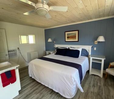 Tobermory Hotel | Grandview Motel
