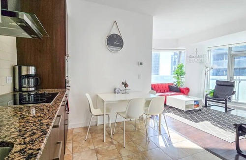 Toronto Entertainment District Apartment | Heart of Downtown 2.5BD/2BTH Apt. Free Park