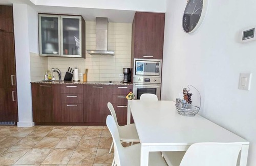 Toronto Entertainment District Apartment | Heart of Downtown 2.5BD/2BTH Apt. Free Park
