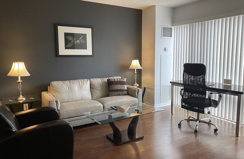 Toronto Entertainment District Apartment | Heart of downtown Toronto, furnished 2 BR Deluxe Suite