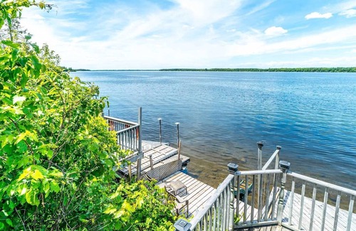 Dunsford House | Hilltop Shack with hot tub & sauna on Sturgeon Lake