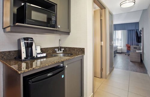 Rideau Heights Hotel | Holiday Inn Express & Suites Kingston Central by IHG