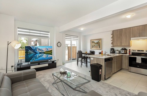 Niagara Falls House | Home in Heart of Niagara Falls