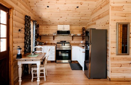 Ottawa Division House | House ∙ 2 bedrooms ∙ 4 guests