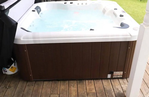 Port Stanton Cottage | Huge lakefront room, pool, hottub, sauna #10