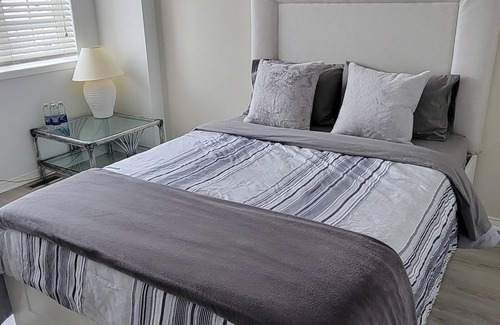 Alcona Bed & Breakfast | Innisfil Bed and Breakfast