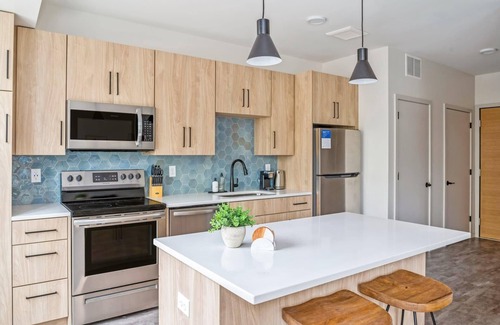 Harrison Apartment | Kasa | Cozy 1BD with Parking and Amenity Access | Minneapolis