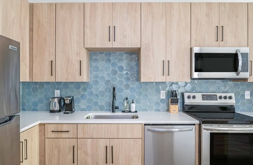 Harrison Apartment | Kasa | Cozy 1BD with Parking and Amenity Access | Minneapolis