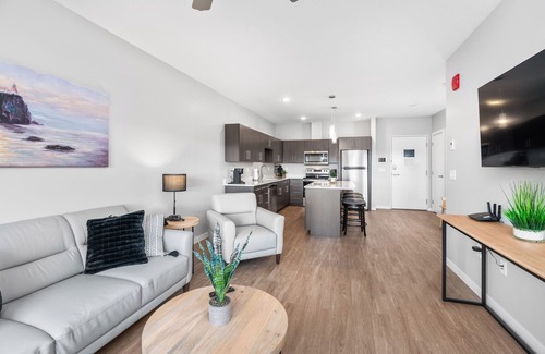 Duluth Apartment | King 1 Bedroom Apartment - Lincoln Park Boutique Hotel