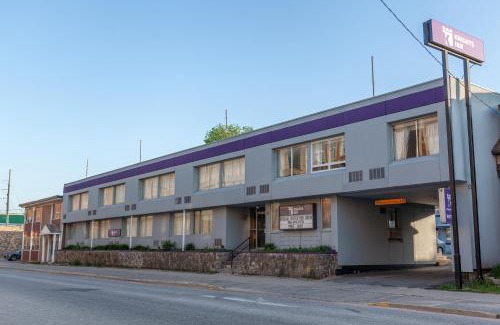 North Bay Hotel | Knights Inn North Bay