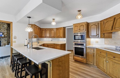 Shoreview House | Lake, Boat, Hot Tub, Sauna, Private Chef