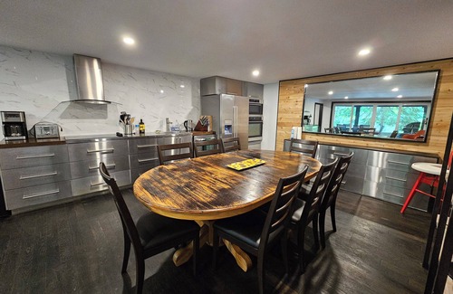 Dorset Cottage | Lake of Bays Getaway -Waterfront Cottage with Scenic Rooftop Boathouse