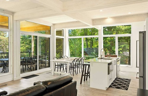 Perry House | Lakeview Cottage Summ