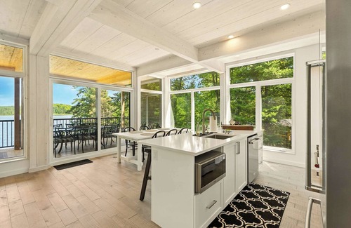 Perry House | Lakeview Cottage Summ