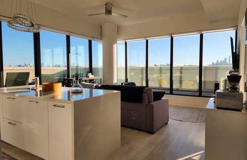 East York Condo | Leaside/Sunnybrook Executive 1 Bedroom, 2 Bathroom, Terrace, Condo