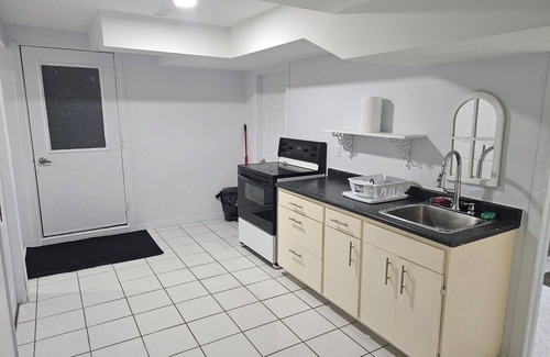 Sudbury House | Lovely 1 bed accomodation in a quiet environment.