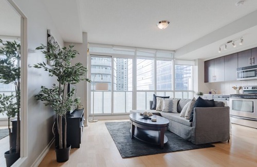Financial District Apartment | Lovely one-bedroom condo in the heart of the city.
