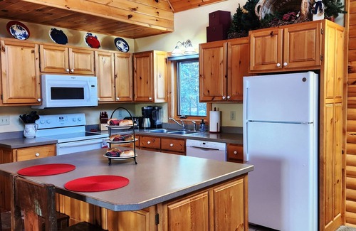 Lutsen Cabin | Lutsen's cutest vacation home between Lake Superior and Lutsen Mountains.