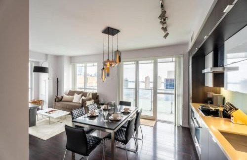 Toronto Entertainment District Apartment | Luxury Condo with Pool, CN Tower View, Gym, Workspace