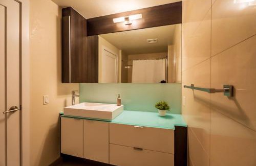 Toronto Entertainment District Apartment | Luxury Condo with Pool, CN Tower View, Gym, Workspace