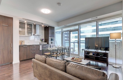 Toronto Entertainment District Condo | Luxury waterfront 3 bed 2 bath Downtown Condo & One Parking