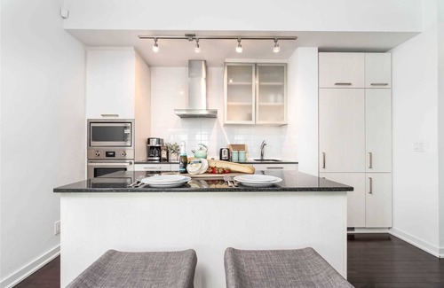 Toronto Entertainment District Condo | Luxurytopfloor3bedsuite Wparking