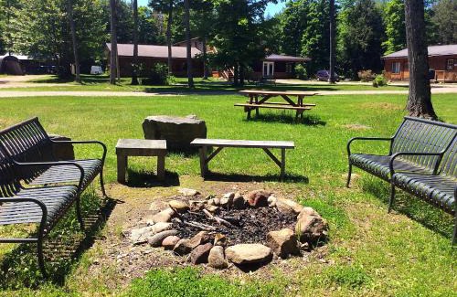 Madawaska House | Madawaska Lodge-Cottage