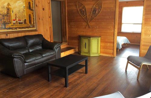 Madawaska House | Madawaska Lodge-Cottage