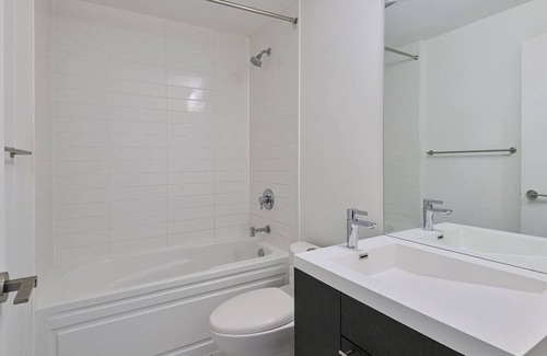 Financial District Condo | Minutes to Downtown Core, 1 Bed 1 Bath Condo Suite