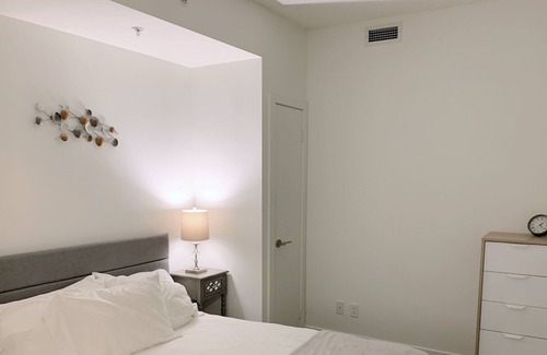 Financial District Condo | Minutes to Downtown Core, 1 Bed 1 Bath Condo Suite