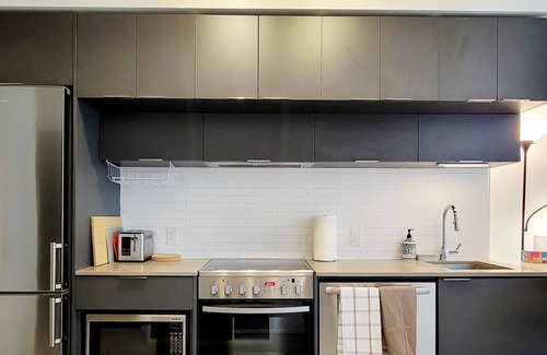 Garden District Condo | Modern 1+1 Bedroom Condo Steps Away from Vibrant Dundas Square
