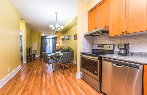 Downtown Mississauga Condo | Modern 1BD & BTH in Mississauga Downtown