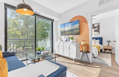 St. Anthony West Apartment | Modern 1BD Near DT & UMN Gym Street Parking