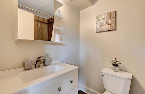 Vanier North Apartment | Modern 1BR with King Bed - Near Downtown Ottawa!