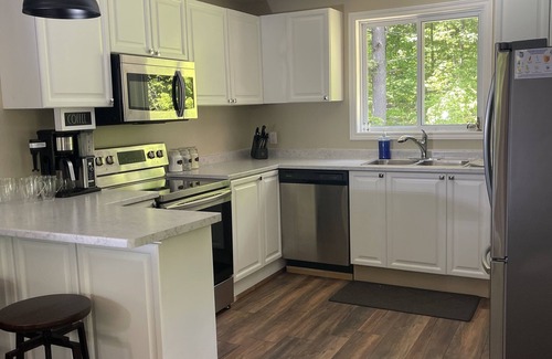 North Frontenac Cottage | Modern Lakefront Nature Retreat - 4-acres/Private Waterfront/Canoe/Kayaks