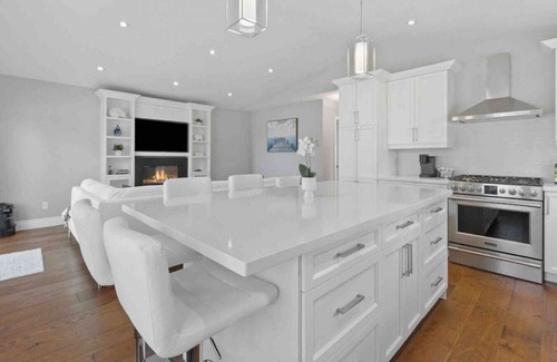 Port McNicoll Apartment | Modern Waterfront Home on Georgian Bay w/Hot Tub!