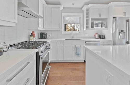 Port McNicoll Apartment | Modern Waterfront Home on Georgian Bay w/Hot Tub!