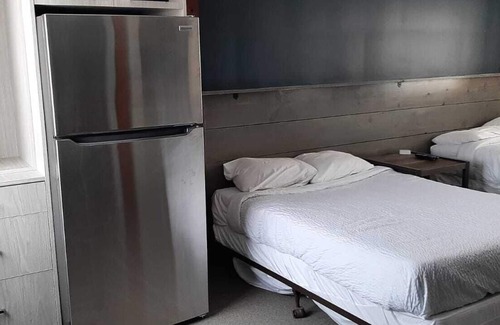 Madoc Hotel | Moira Lake Motel
