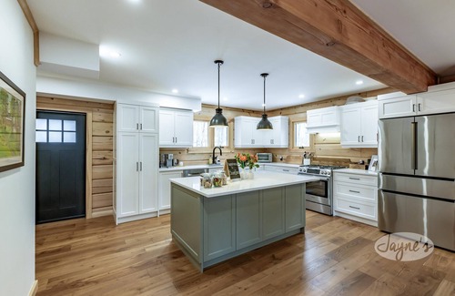 Port Carling Cottage | New 5 bed 4 bath cottage on Turtle Lake, Privacy!