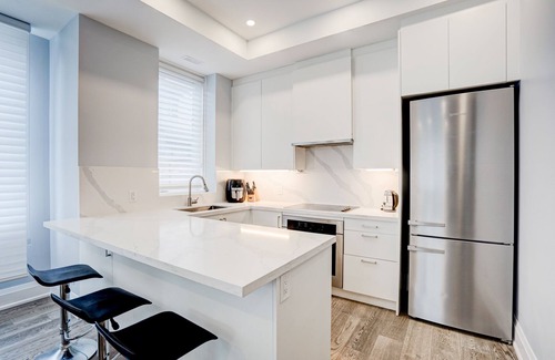 Bayview Village House | New Luxury 4 BR Townhome with Roof Terrace in Bayview Village