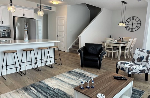Port Stanley House | NEW! Sunnyside Beach Cottage in Kokomo! Kayaks, SUP Boards, Bikes and wagons.