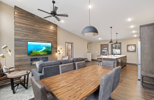 Nisswa Cabin | NEWLY BUILT Cozy Woodsmoke Cabin: 3-Bed | Family Fun, Fireplace, Outdoor Firepit