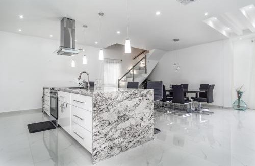Backus House | Ocean Pearl House